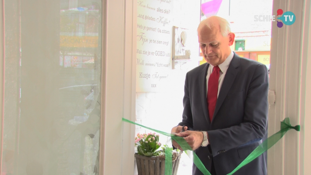 Burgemeester Lamers opent verbouwd pand van Stichting J&S projecten