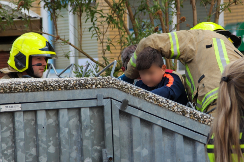Jongetje met arm bekneld in container in Sveaparken
