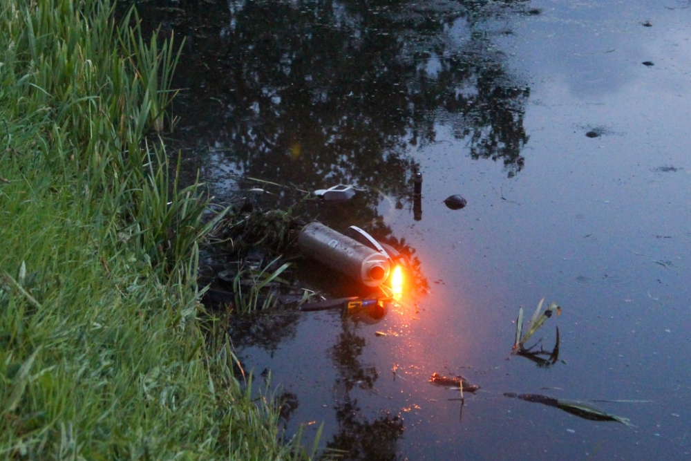 Motorrijder raakt te water op de Kandelaarweg