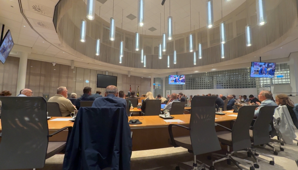 Meerderheid raad voor opvang asielzoekers in Schiedam, discussie over locatie blijft