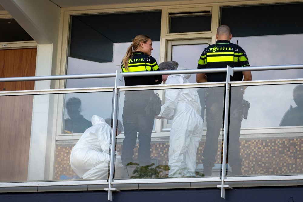 Twee doden aangetroffen in Vlaardingse flatwoning, politie maakt 'plaats delict'