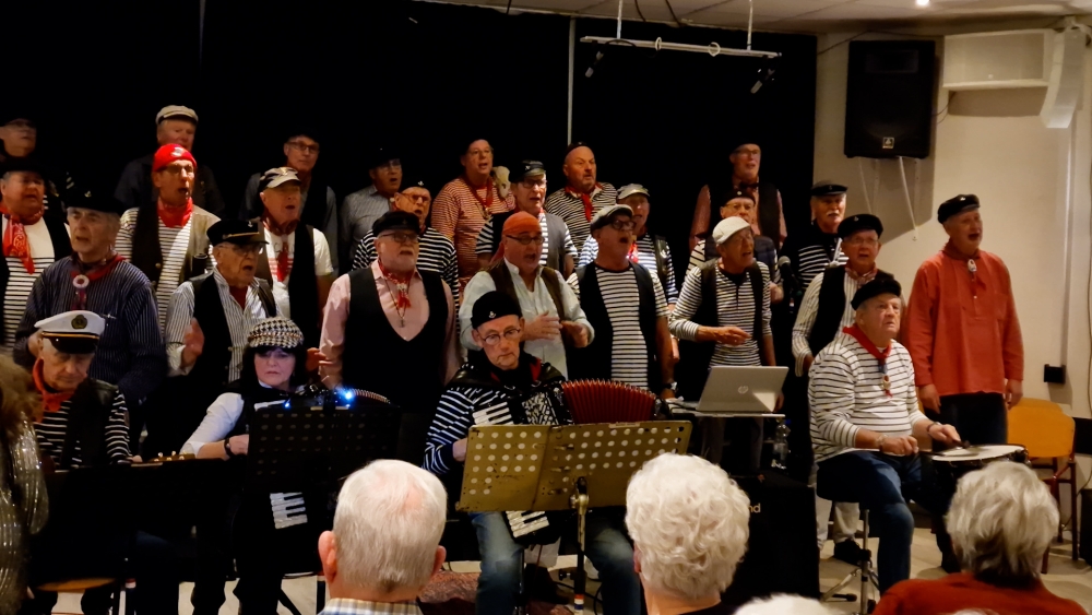 Zeemansliederen trekken volle zaal in De Erker bij Battle of the Shanties