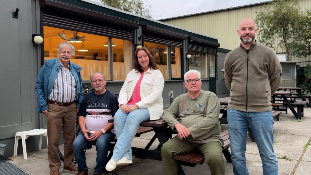 Vogelvereniging moet wijken voor zwembad: ‘We zijn al zo vaak verhuisd’