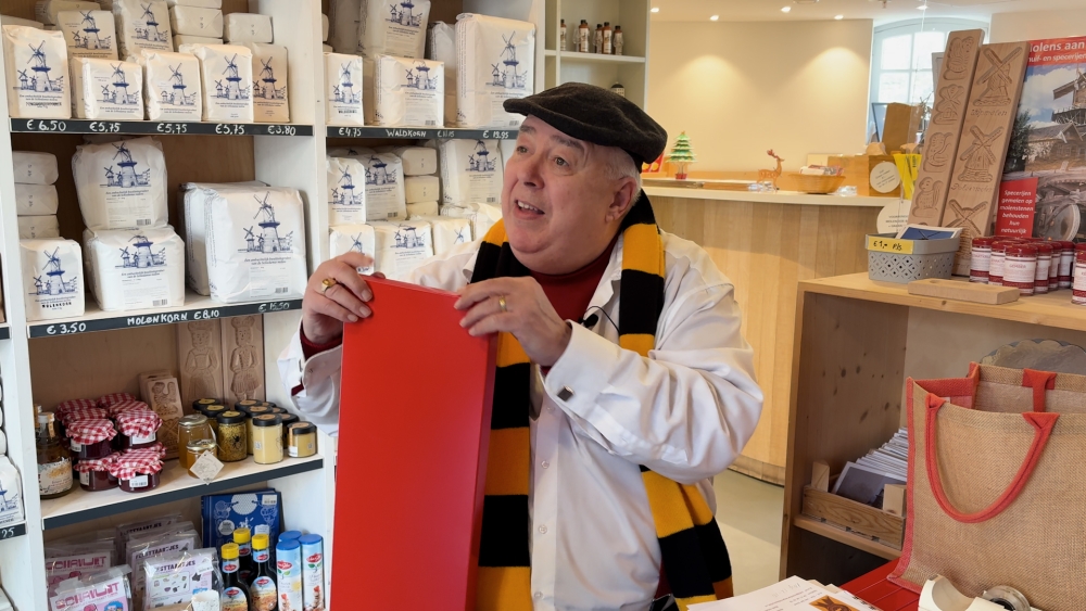 Ton verkoopt al tien jaar het speculaasvarken: ‘Nog steeds met plezier’