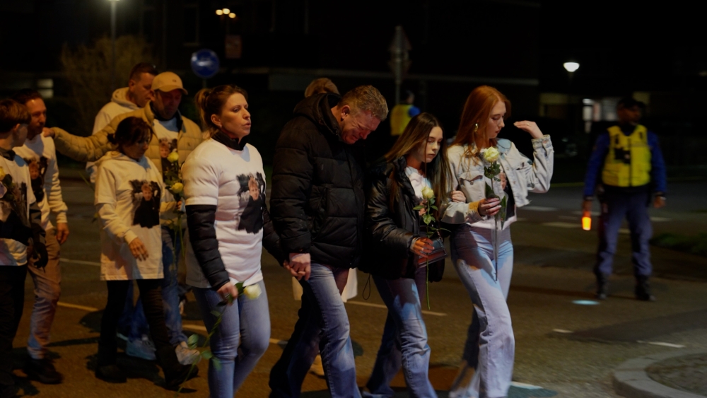 Jongeren verwerken dood Joni (13) met stille tocht: 'Dat dit kan gebeuren maakt me bang'