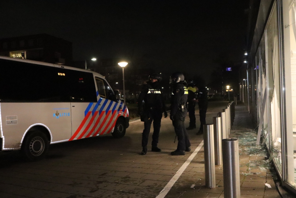 Groep jongeren houdt huis in Westwijk, politie zoekt getuigen