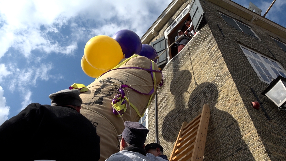 Bakspektakel ‘Heel Schiedam Bakt’ van start gegaan met optocht en zakkendragers