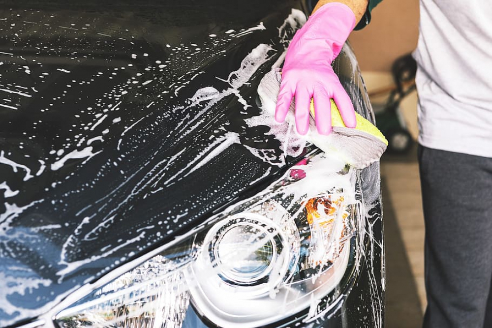 Vrijdagmiddag 'Oostsingel drive-through car wash voor Oekraïne'
