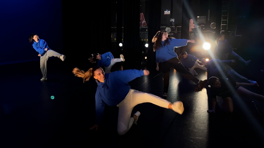 Dansers bestormen na lange tijd het podium: ‘Het is de eerste keer voor een echt publiek’