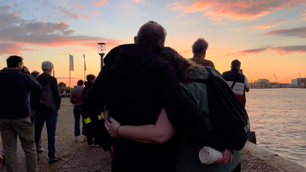 Schiedammers lopen mee met Walk into the Light: ‘Ik was zelf suïcidaal’