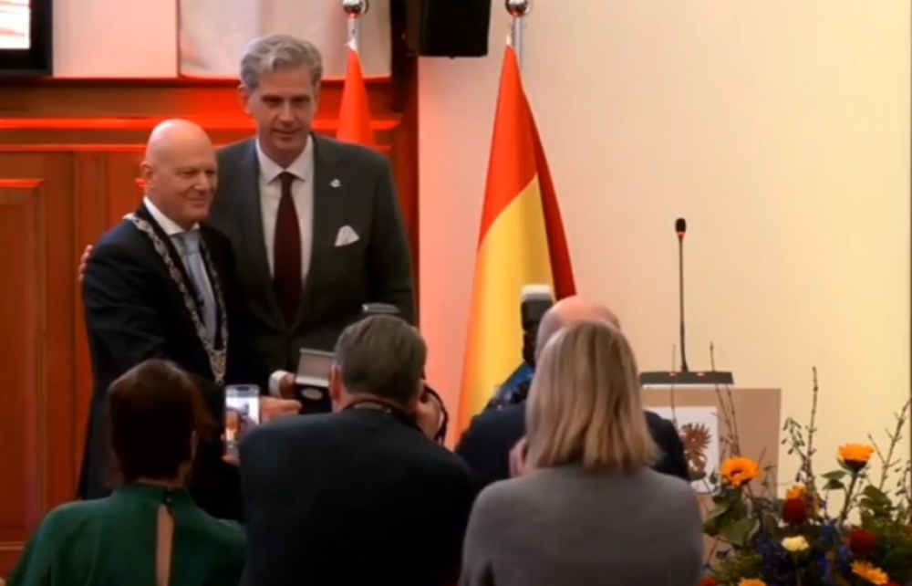 Burgemeesterspenning en warme woorden voor vertrekkend burgemeester Wijbenga