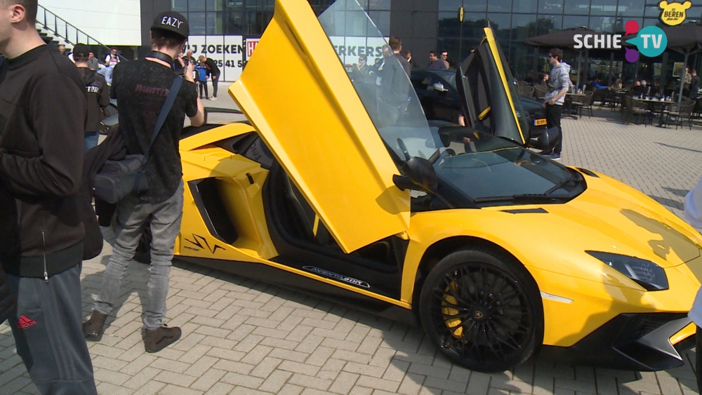 Ronkende bolides op het evenement Cars & Drinks