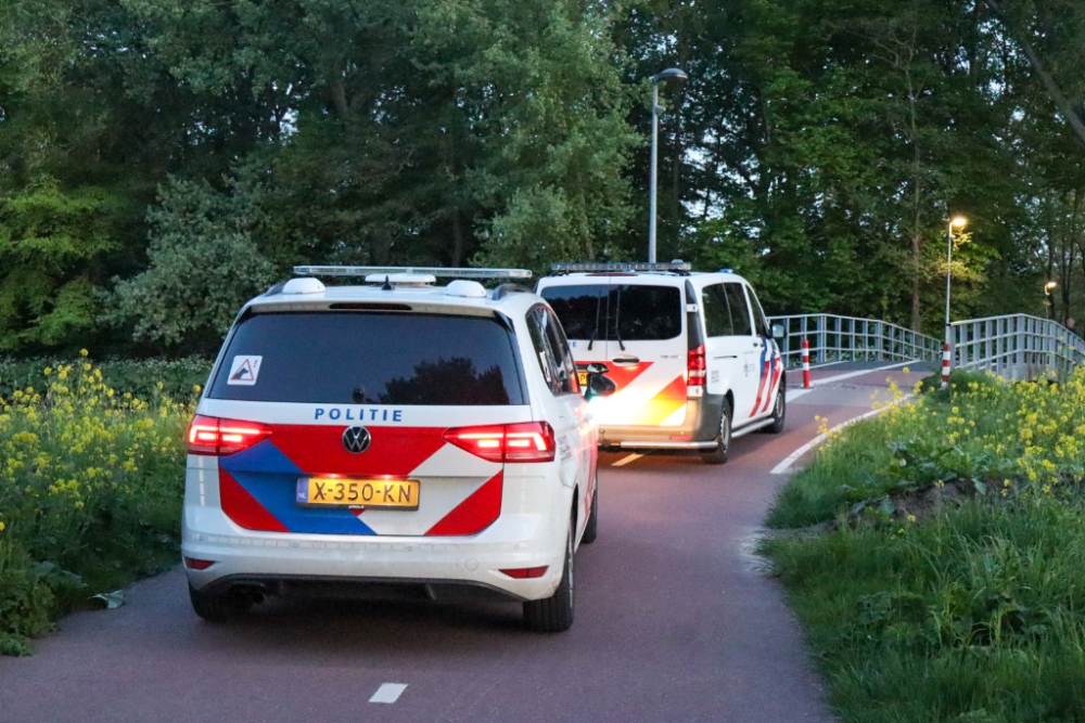 Politie pakt man met mes op in Beatrixpark