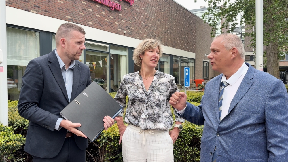 Meer dan 800 handtekeningen opgehaald voor behoud bushalte Het Zonnehuis