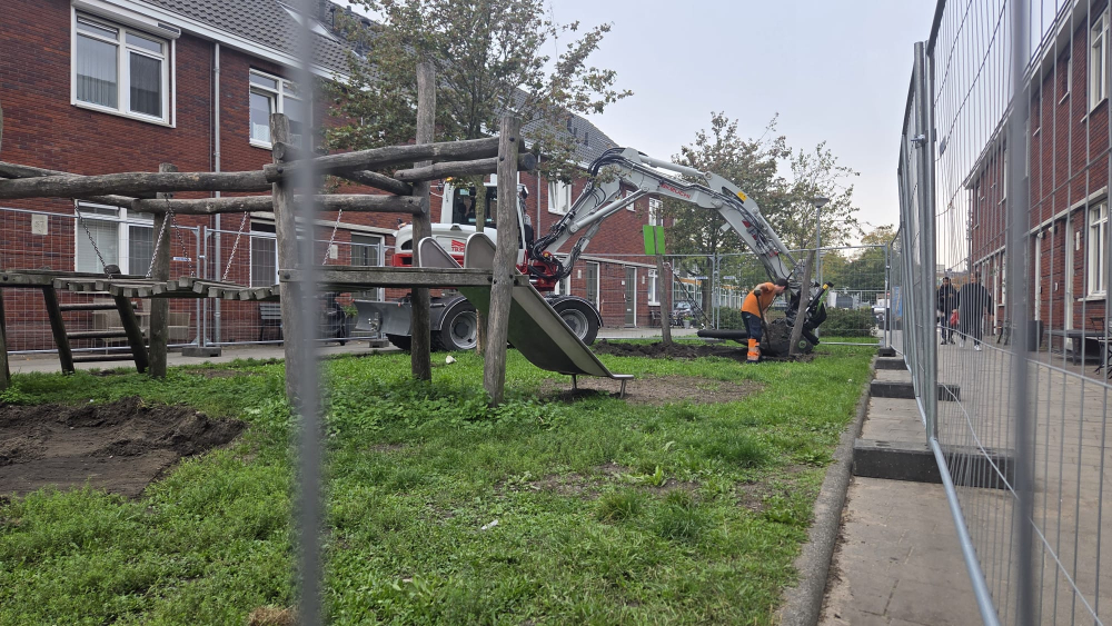 De afgravingen zijn begonnen aan de Daltonstraat in Schiedam