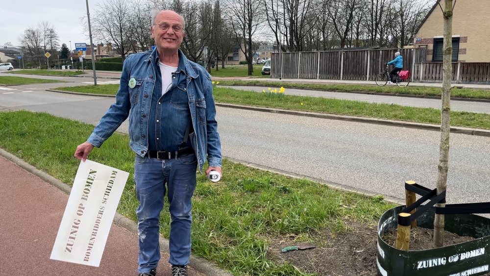 Bomenridders Schiedam beschermen jonge bomen: 'Anders kan zo’n boom doodgaan'