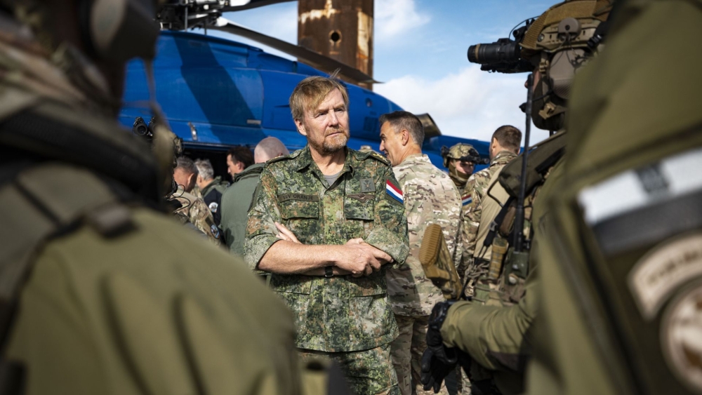 Nu ook in beeld: koning Willem-Alexander bij militaire oefening in Schiedam