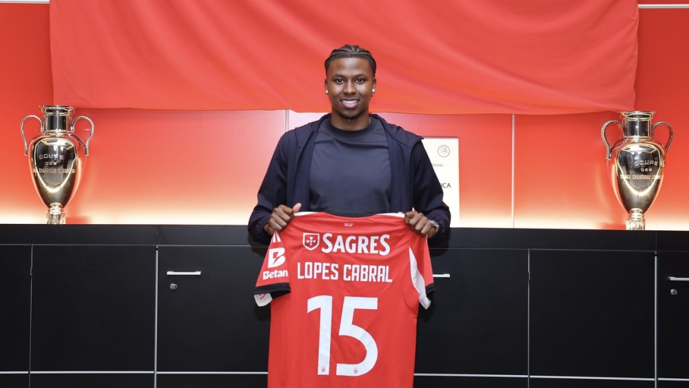 Sidny Lopes Cabral bij zijn presentatie bij Benfica in januari 2026