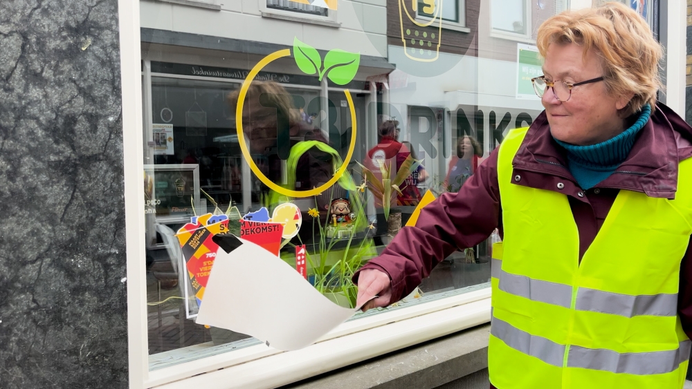 Winkeliers Hoogstraat vieren Schiedam 750 met onthulling stickers