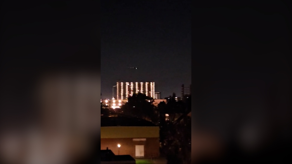 Laagvliegende gevechtshelikopter trekt de aandacht: ‘Realistische training’