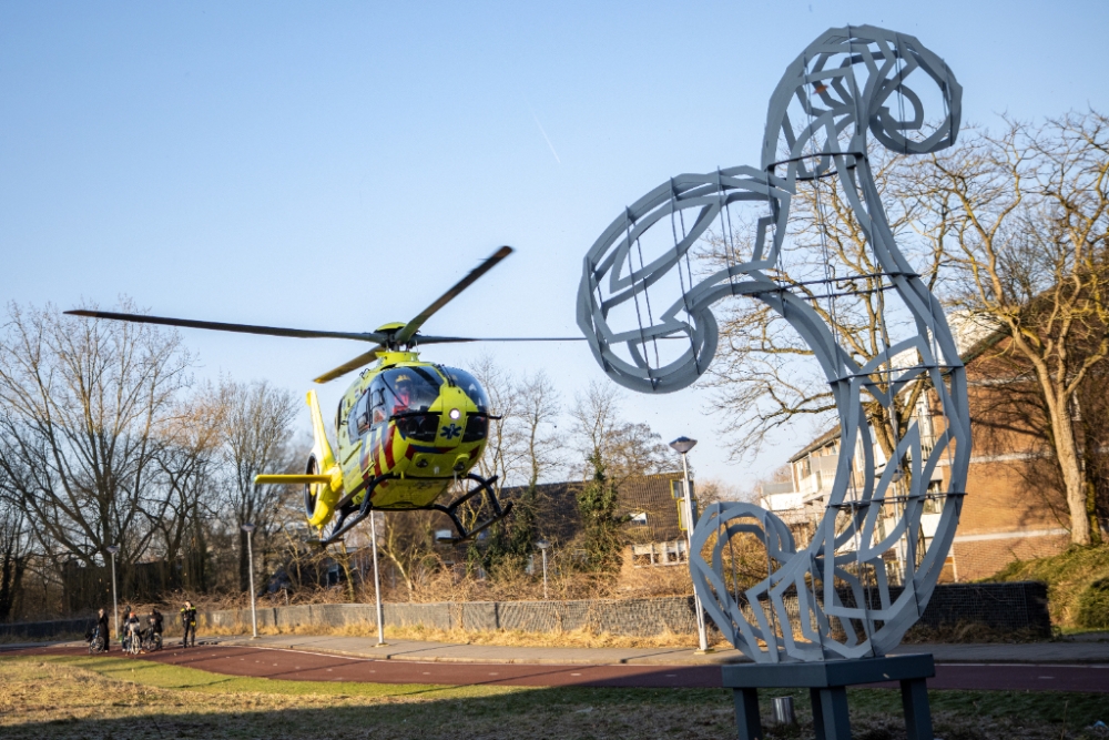 Traumahelikopter voor reanimatie geland bij het Schubertplein