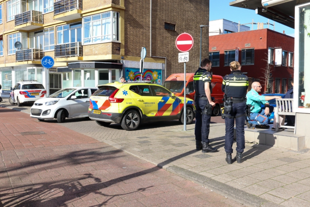 Meisje op fiets aangereden door auto op Rotterdamsedijk